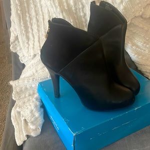 MeToo size 9 high he’ll booties